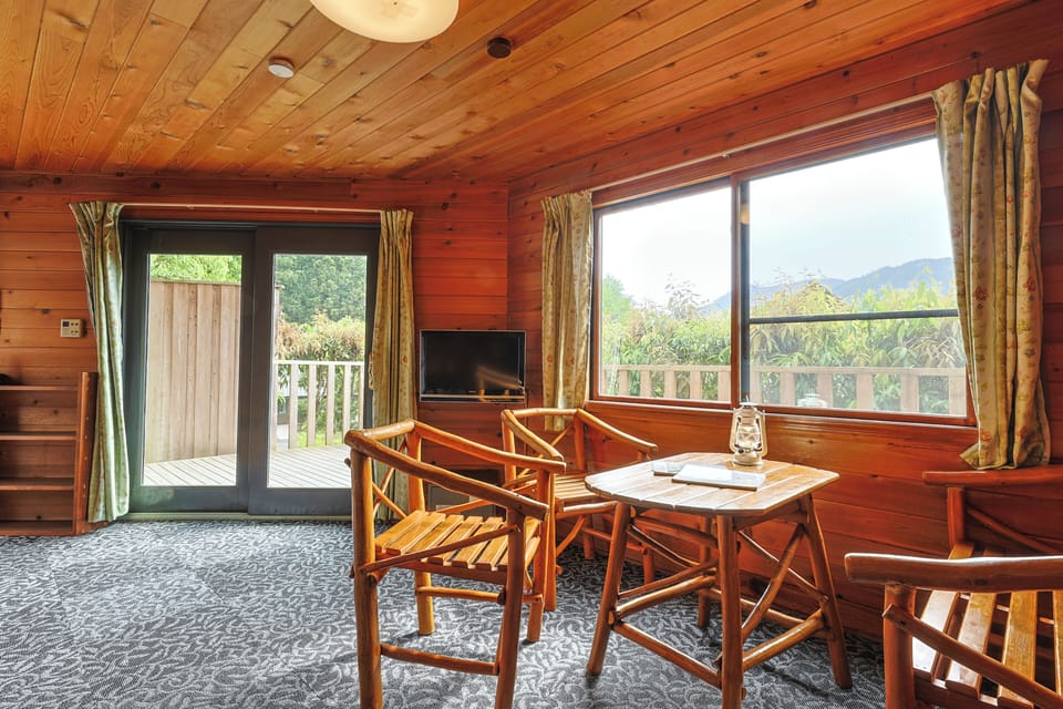 Deluxe Cottage Cottage3 Rooms + Loft + Open-Air Bath | Living area | TV