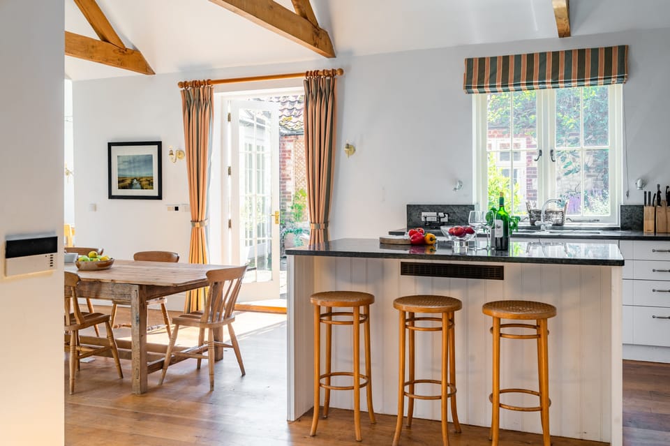 Ground floor: Breakfast bar