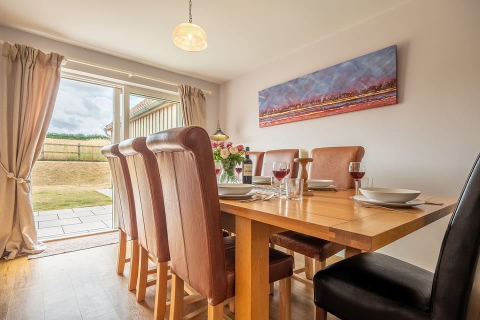 Ground floor:  Access into the enclosed rear garden