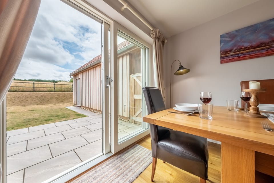 Ground floor: Access into the enclosed rear garden