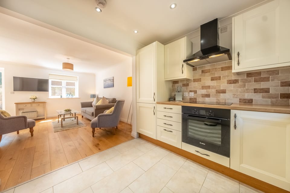 Ground floor: Kitchen to sitting room