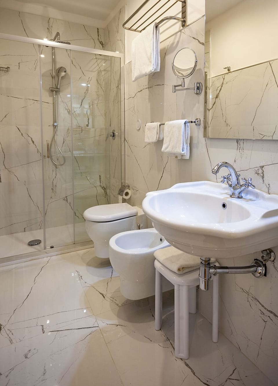 Double Room, 1 Bedroom, Private Bathroom (Bathroom outside) | Bathroom | Shower, free toiletries, hair dryer, bidet