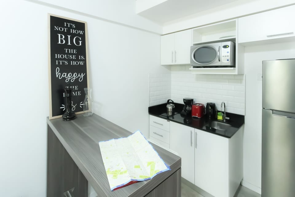 City Studio | Private kitchen | Full-size fridge, microwave, oven, electric kettle