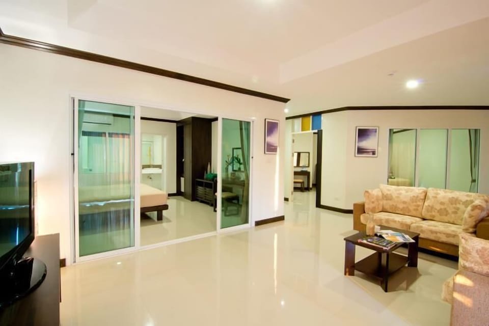 Family Room  / Free Round Trip pick up from Koh Mak Pier ( Must inform the hotel for boat schedule ) | Living room | 21-inch flat-screen TV with cable channels, TV