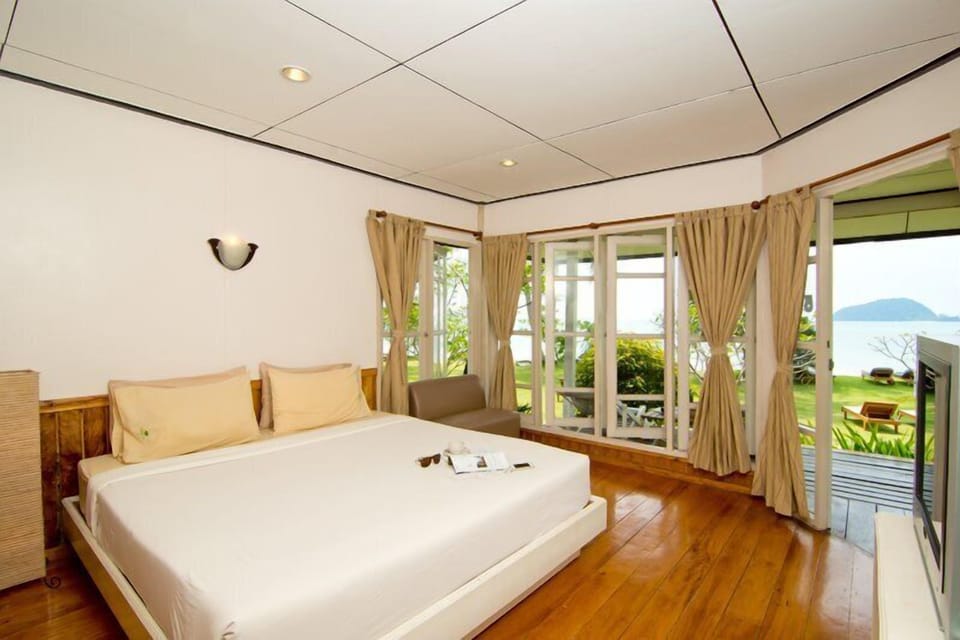 Villa Beach View / Free Round Trip pick up from Koh Mak Pier. Must inform hotel for boat schedule  | In-room safe, desk, free WiFi