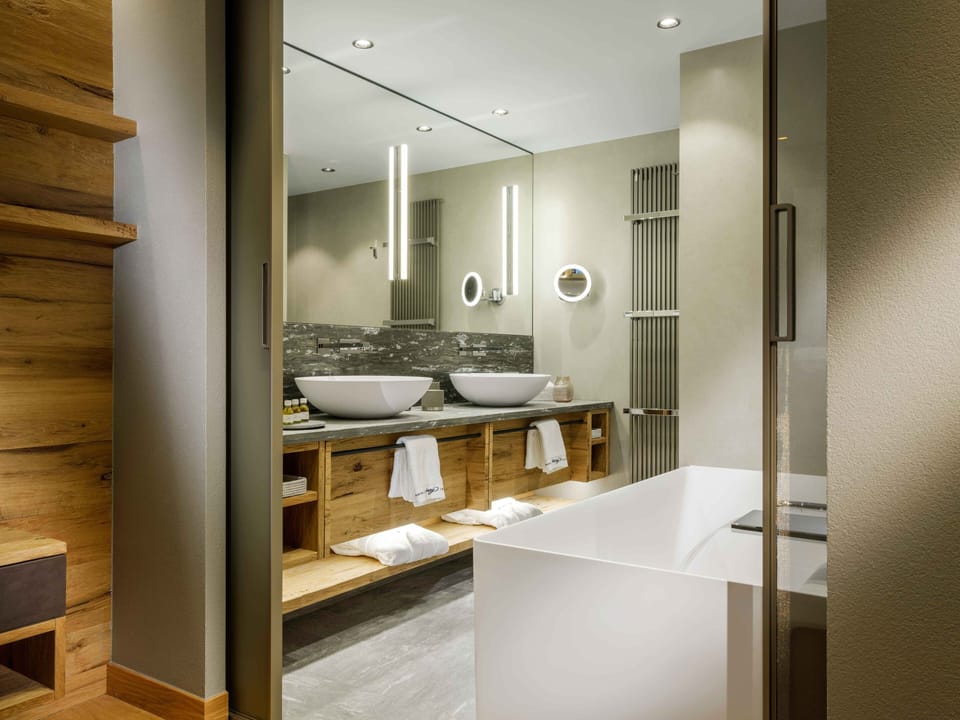 Deluxe Double Room, Balcony, Mountain View | Bathroom | Designer toiletries, hair dryer, bathrobes, slippers