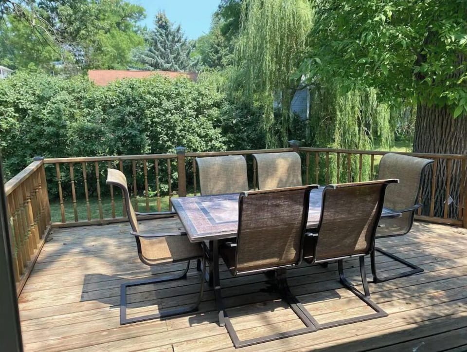 Patio & large deck off kitchen