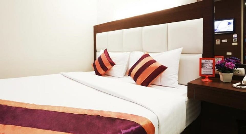 Superior Double Room | In-room safe, desk, blackout drapes, iron/ironing board