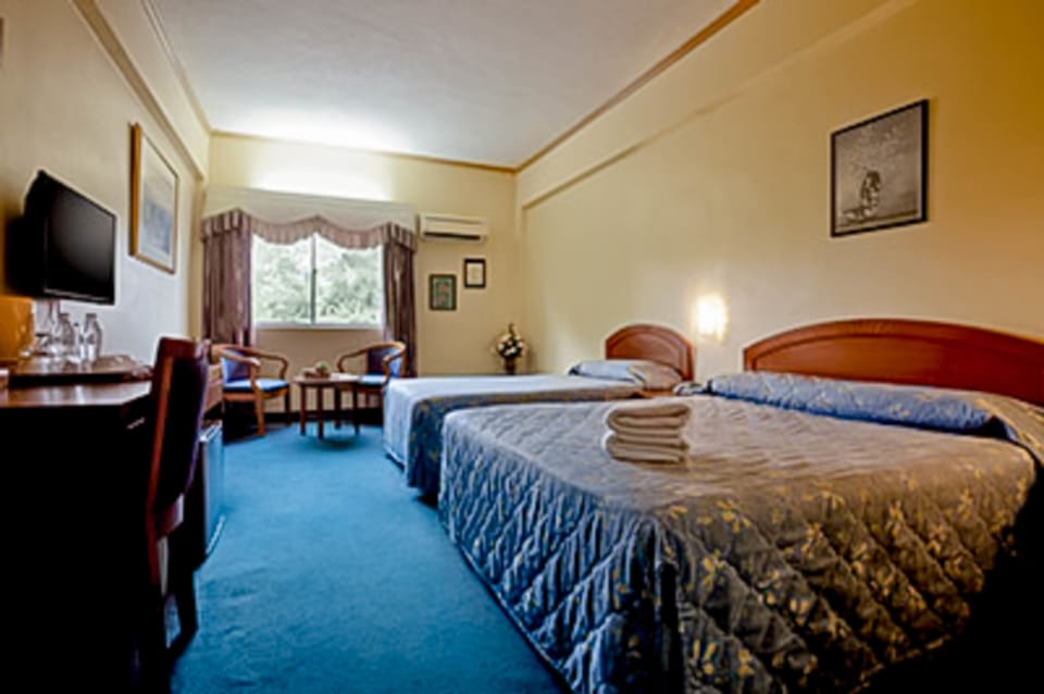 Family Room | Minibar, WiFi (free), bed sheets