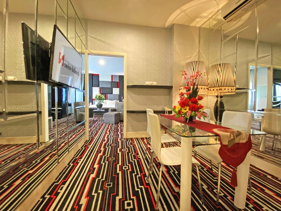 Executive Double Room | In-room safe, desk, blackout drapes, soundproofing