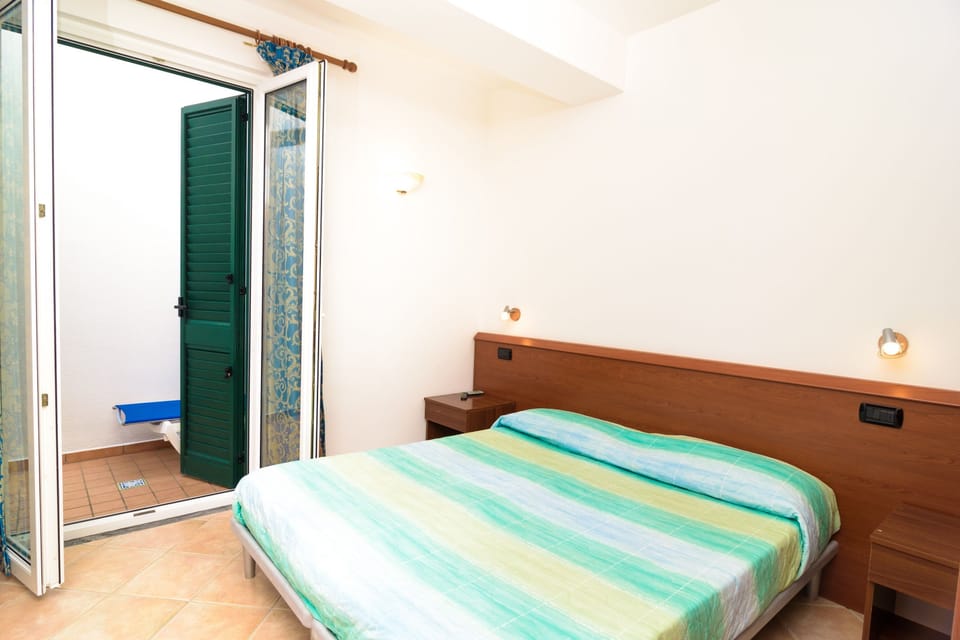 Economy Double Room | Desk, free cribs/infant beds, free WiFi