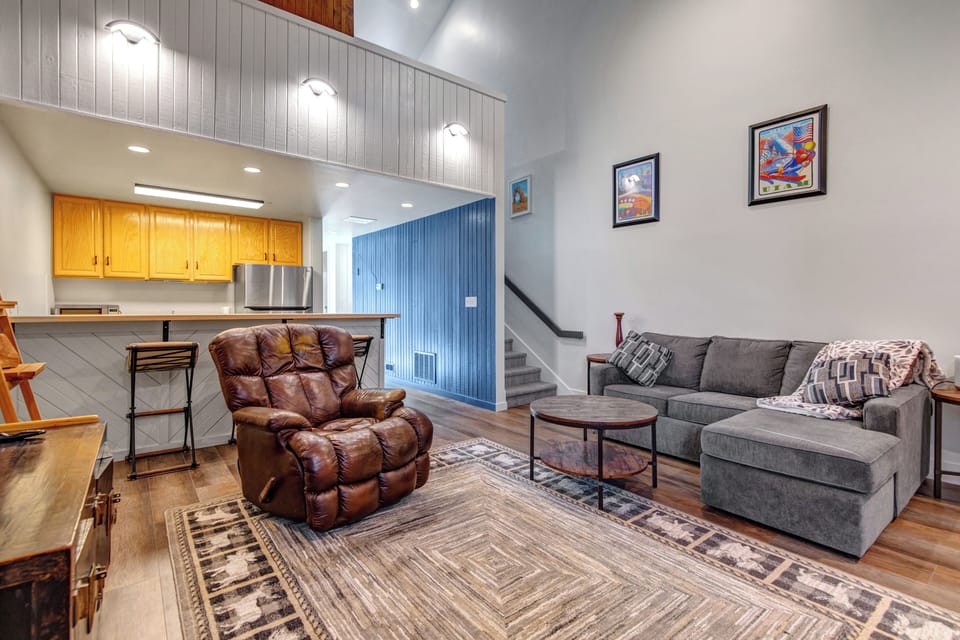 Studio | Living area | 40-inch flat-screen TV with cable channels