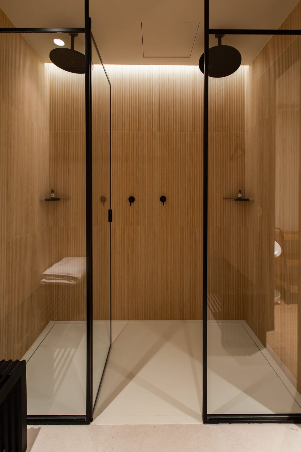 Sauna, hot tub, Turkish bath, body treatments, facials, massages