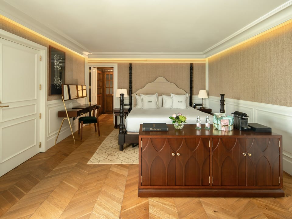 Egyptian cotton sheets, premium bedding, memory foam beds, minibar