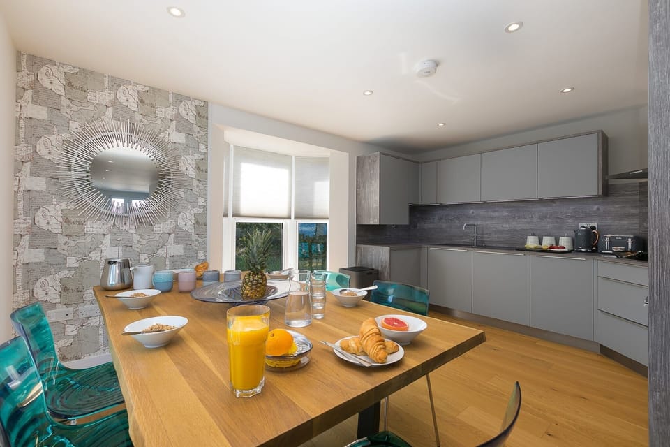 Fridge, dishwasher, electric kettle, cookware/dishes/utensils