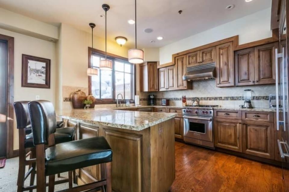 Condo | Private kitchen | Full-size fridge, microwave, oven, stovetop