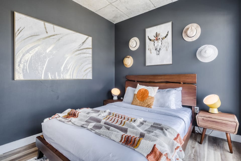 Deluxe Apartment | 2 bedrooms, laptop workspace, blackout drapes, iron/ironing board