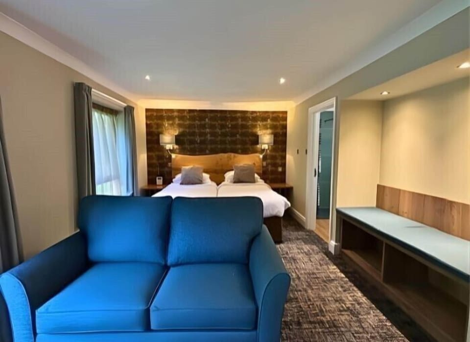Superior Twin Room (Lodge) | Desk, iron/ironing board, free WiFi, bed sheets