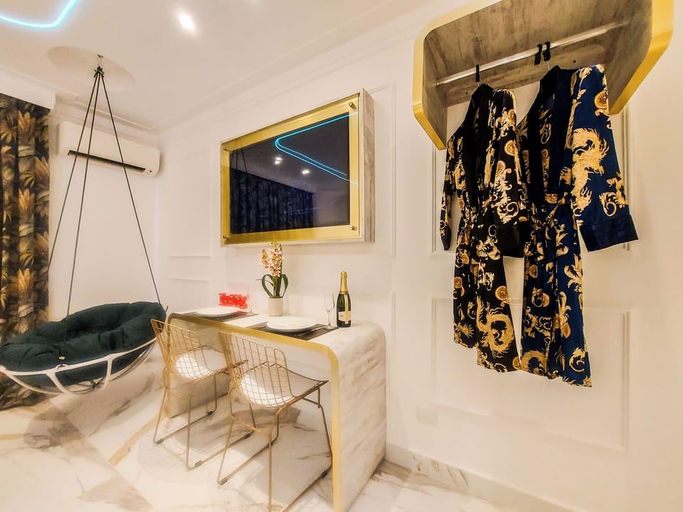 Luxury Double Room, 1 King Bed | Desk, WiFi (free)