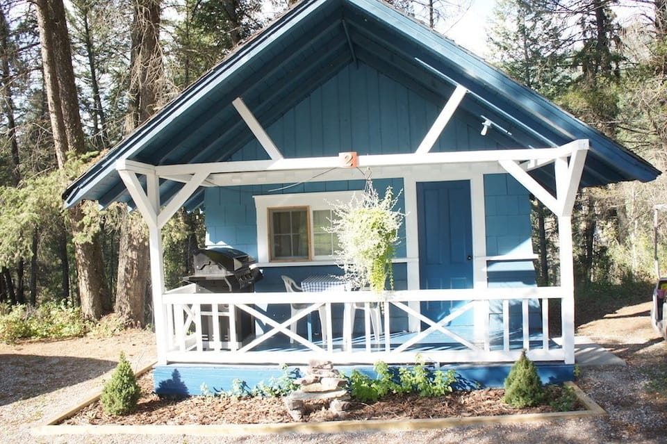 Bachelor Cabin | Exterior