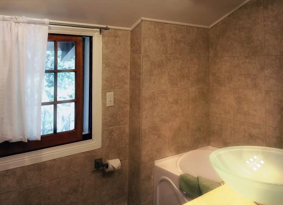 Two Bedroom Cabin | Bathroom | Combined shower/tub, hair dryer (on request), towels