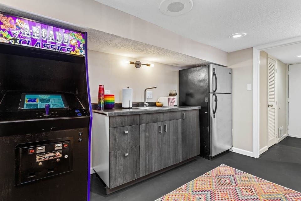 If you're gonna PLAY, you'll need snacks. Help yourself to popcorn, or fill the fridge w/ your favs.
