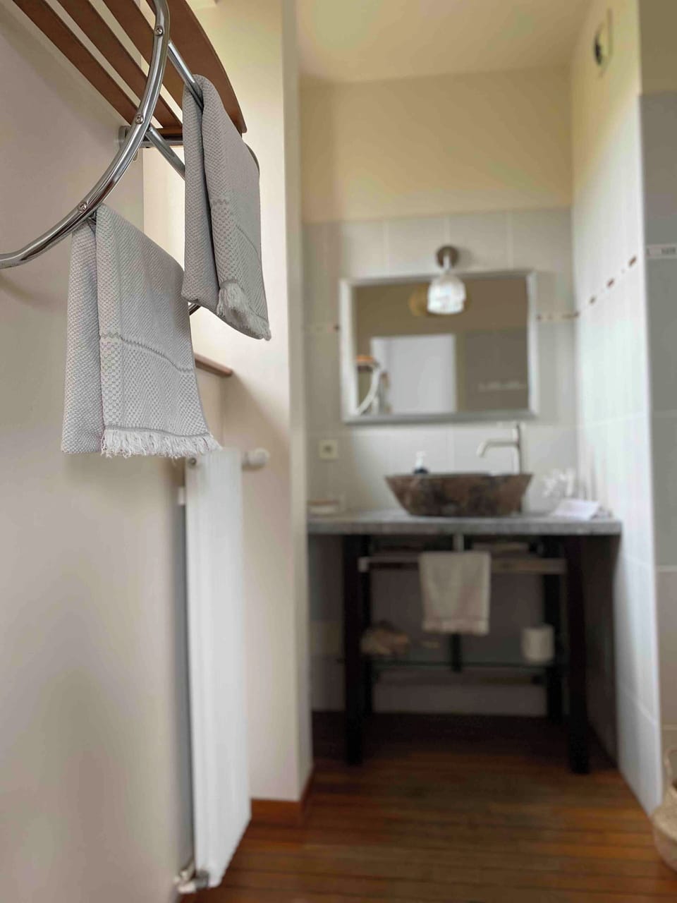 Deluxe Double Room, Bathtub, River View | Bathroom | Free toiletries, hair dryer, towels