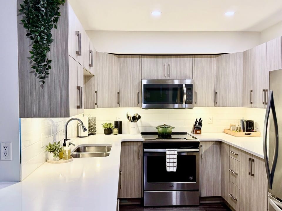 Granite Ridge Condo | Private kitchen | Coffee/tea maker, full-size fridge, microwave, oven