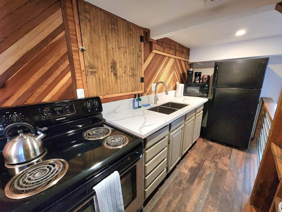 There is a full size kitchen that is fully stocked with all of the dishes and cookware you will need during your stay. We also supply soaps, paper towels, coffee, creamer, and sugar. 