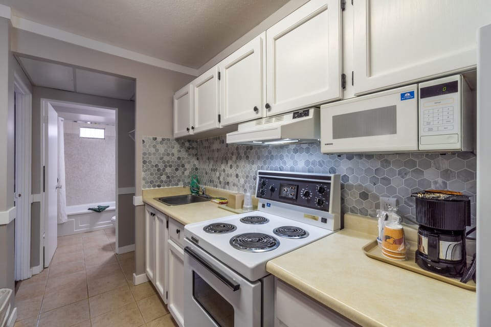 Suite, 2 Queen Beds, Non Smoking | Private kitchenette | Coffee/tea maker, fridge, microwave