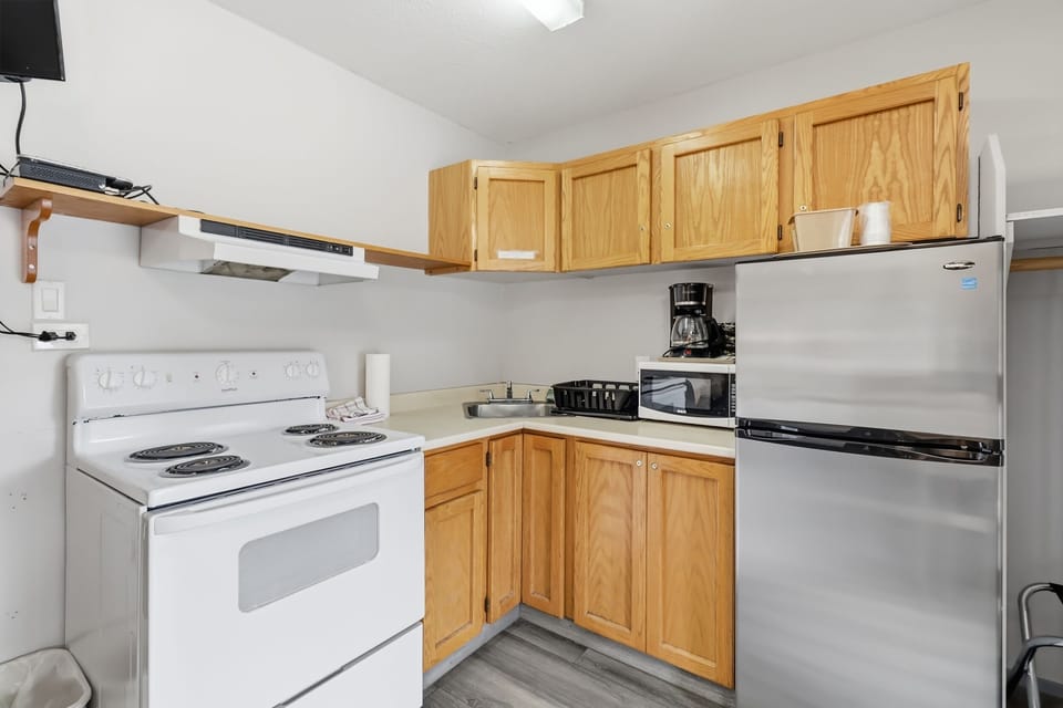 Room, 2 Queen Beds, Non Smoking, Kitchenette | Private kitchen | Coffee/tea maker, fridge, microwave