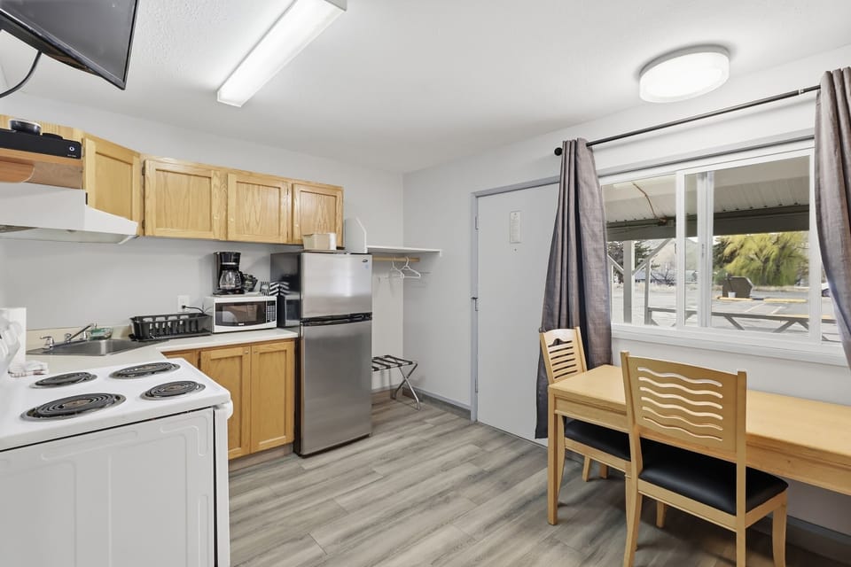 Room, 2 Queen Beds, Non Smoking, Kitchenette | Living area | TV