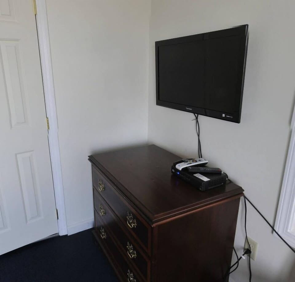 Standard Room, 1 King Bed, Non Smoking (no balcony, no view) | Free WiFi, bed sheets