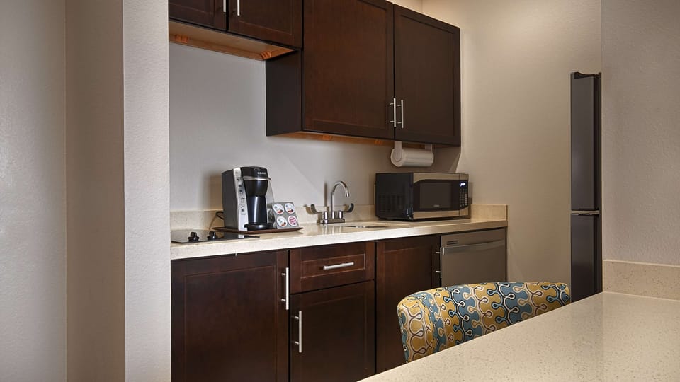 Microwave, coffee/tea maker, freezer