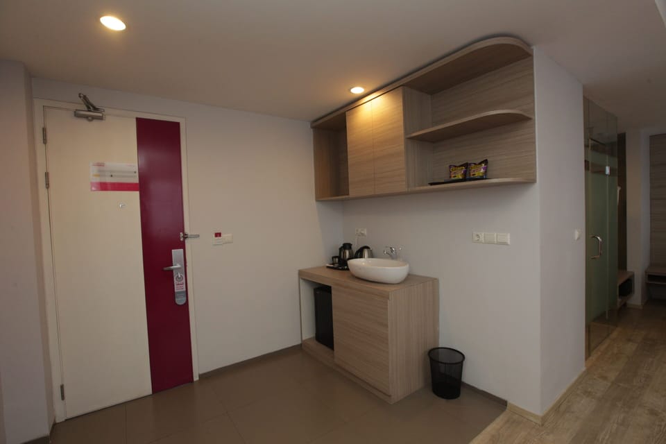 Suite | In-room safe, desk, blackout drapes, iron/ironing board
