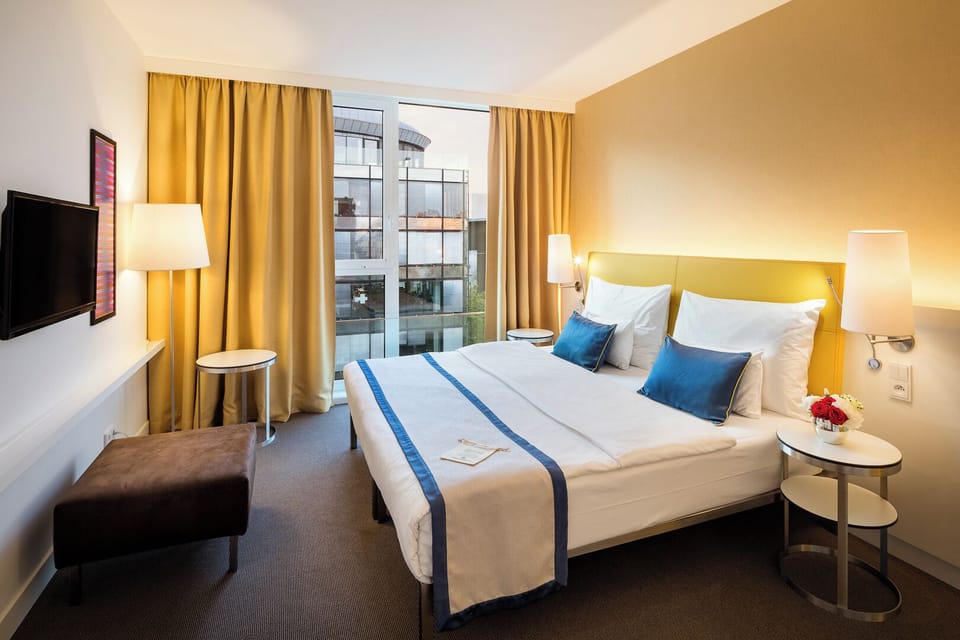Executive Suite | Hypo-allergenic bedding, in-room safe, desk, laptop workspace