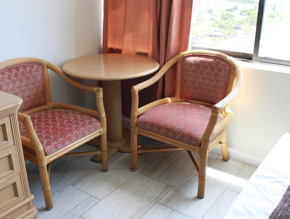  Deluxe Double Double | Minibar, desk, iron/ironing board, bed sheets