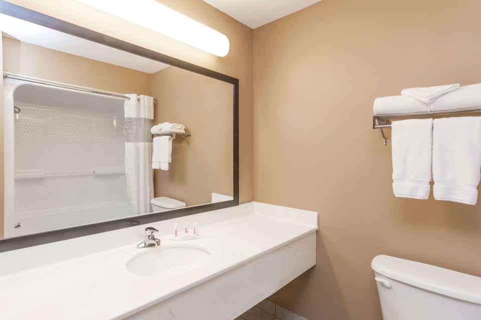 Baymont by Wyndham New Buffalo Hotel in New Buffalo