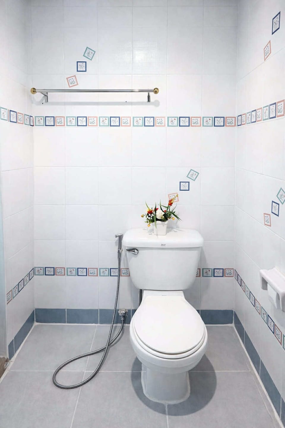 Shower, free toiletries, towels