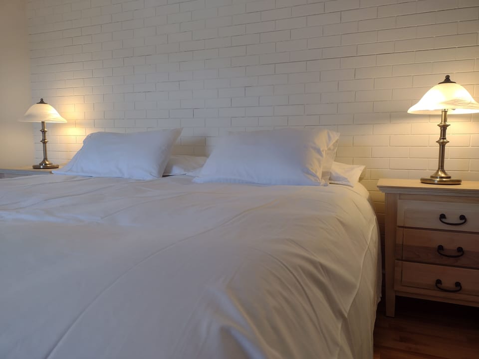 Standard Room, 1 King Bed (#3) | Premium bedding, down comforters, bed sheets
