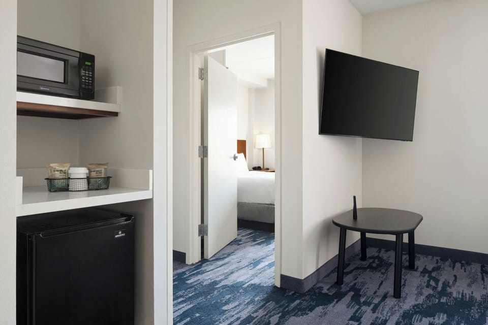 Suite, 1 Bedroom | Desk, laptop workspace, blackout drapes, soundproofing