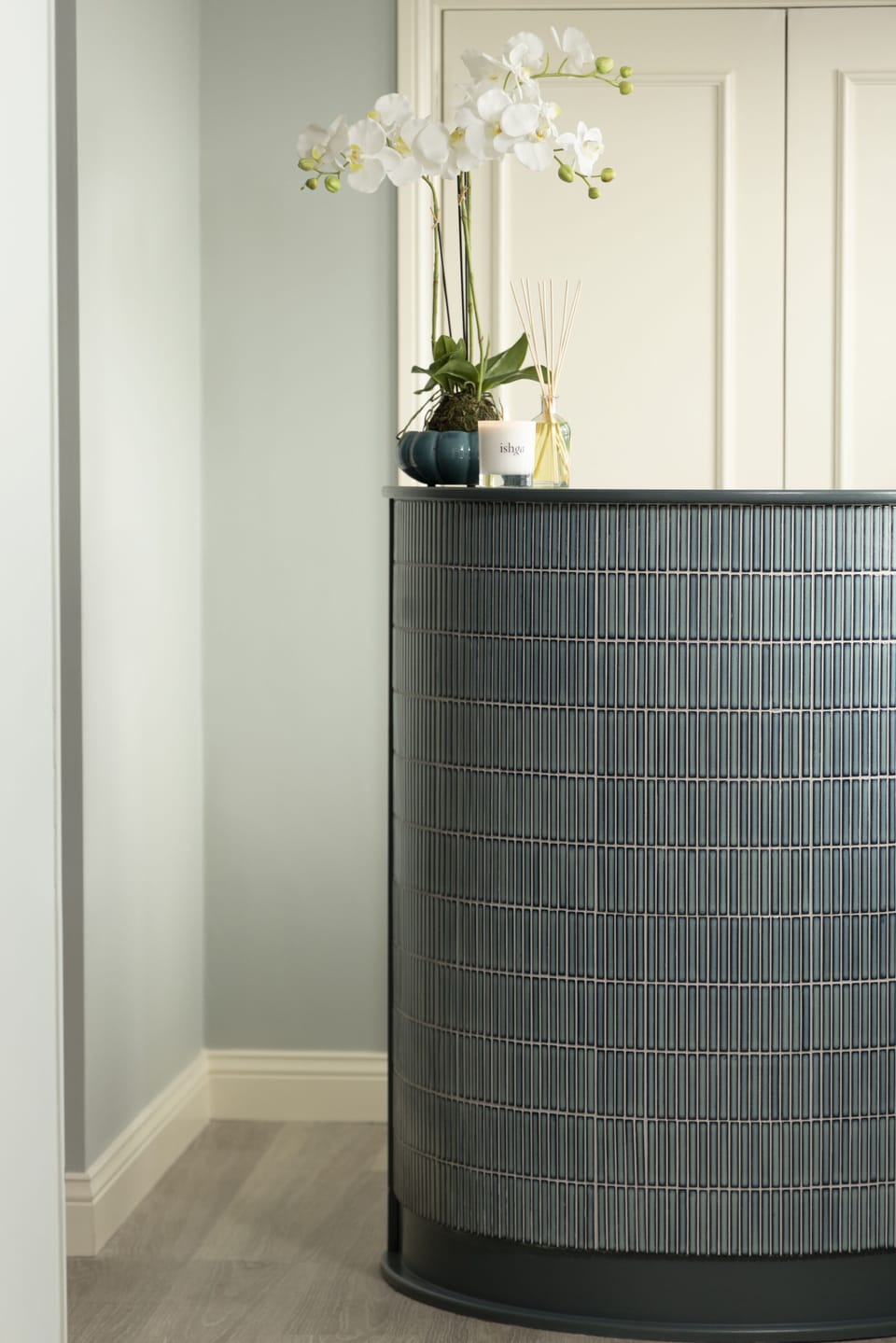 Sauna, hot tub, steam room, body treatments, mud baths, aromatherapy