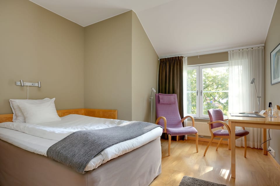 Single Room (Spa access not included) | Hypo-allergenic bedding, desk, soundproofing, cribs/infant beds