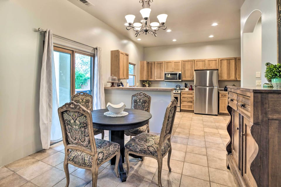 Dining Area | Full Kitchen