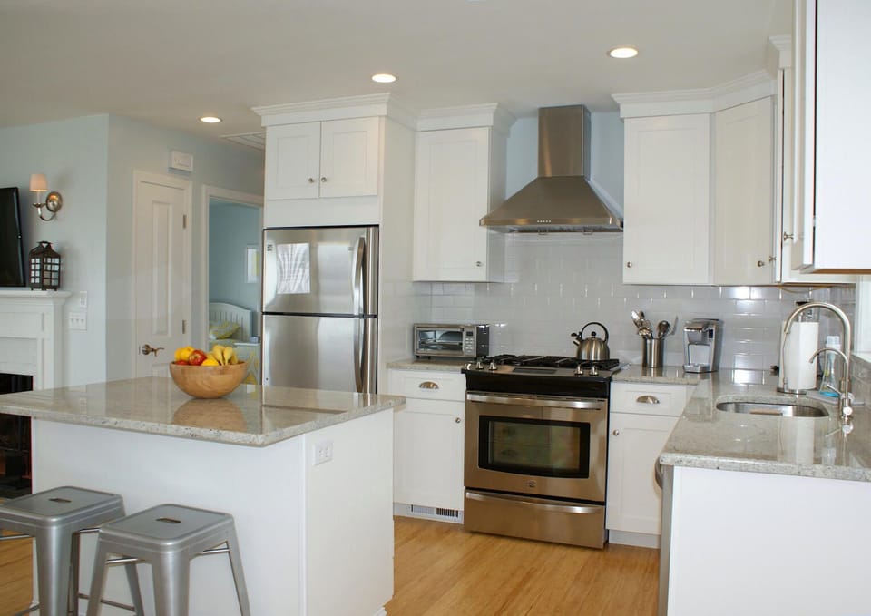 full appointed kitchen - stainless steel appliances and granite countertops