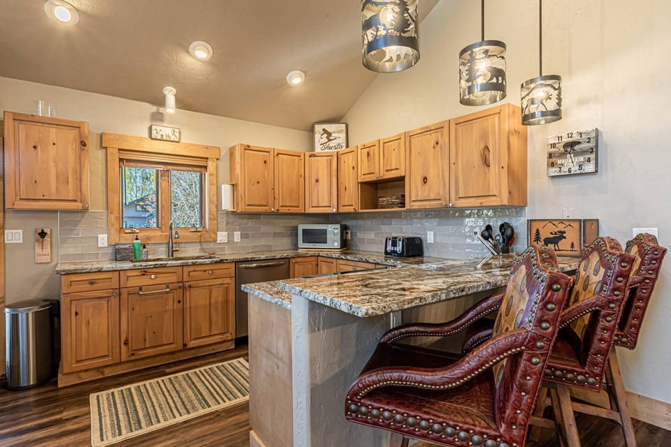 Fun decor throughout, embracing the western mountain style!