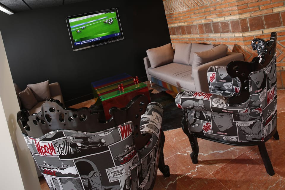 Lobby lounge