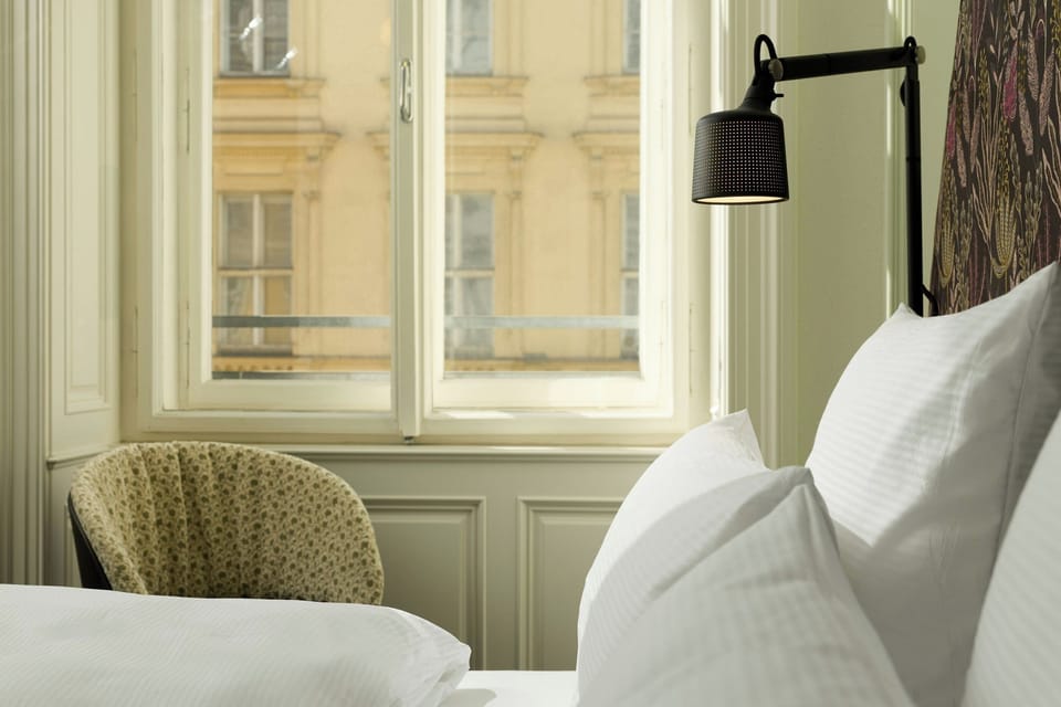THE CLOUD | Egyptian cotton sheets, premium bedding, desk, soundproofing