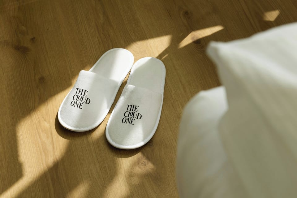 THE CLOUD with view | Egyptian cotton sheets, premium bedding, desk, soundproofing