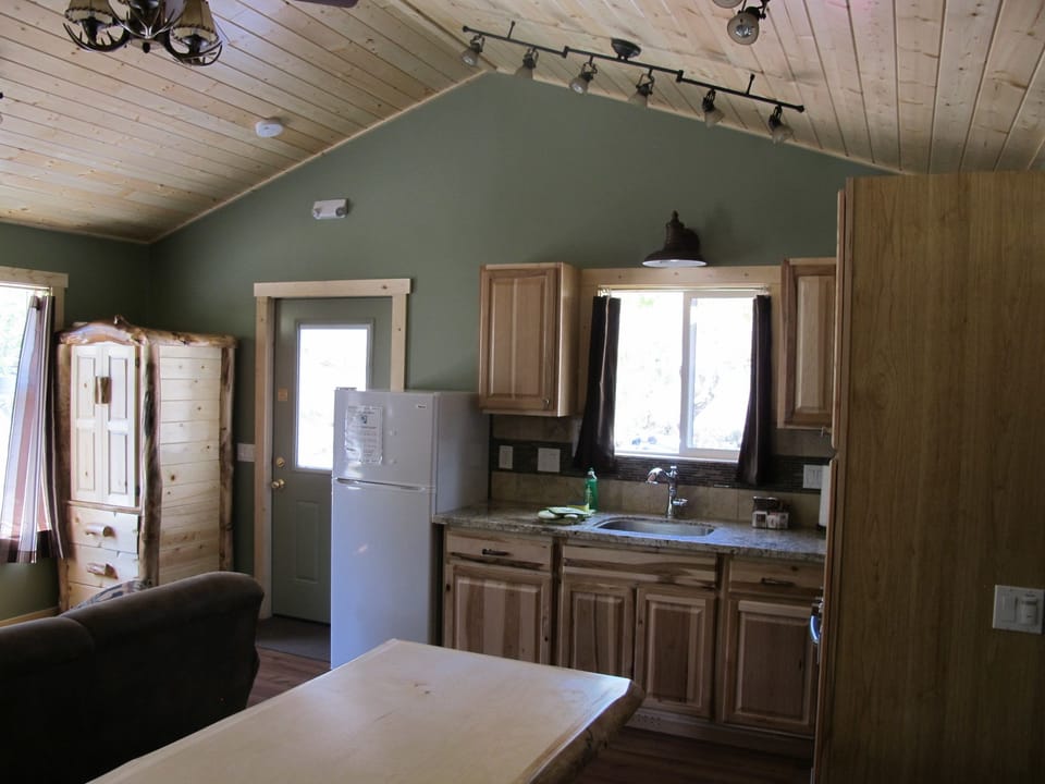 Family Cabin (Cottonwood) | Individually furnished, free WiFi